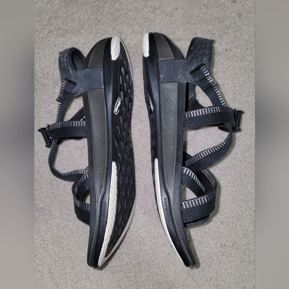 Black men\'s Chacos size 9